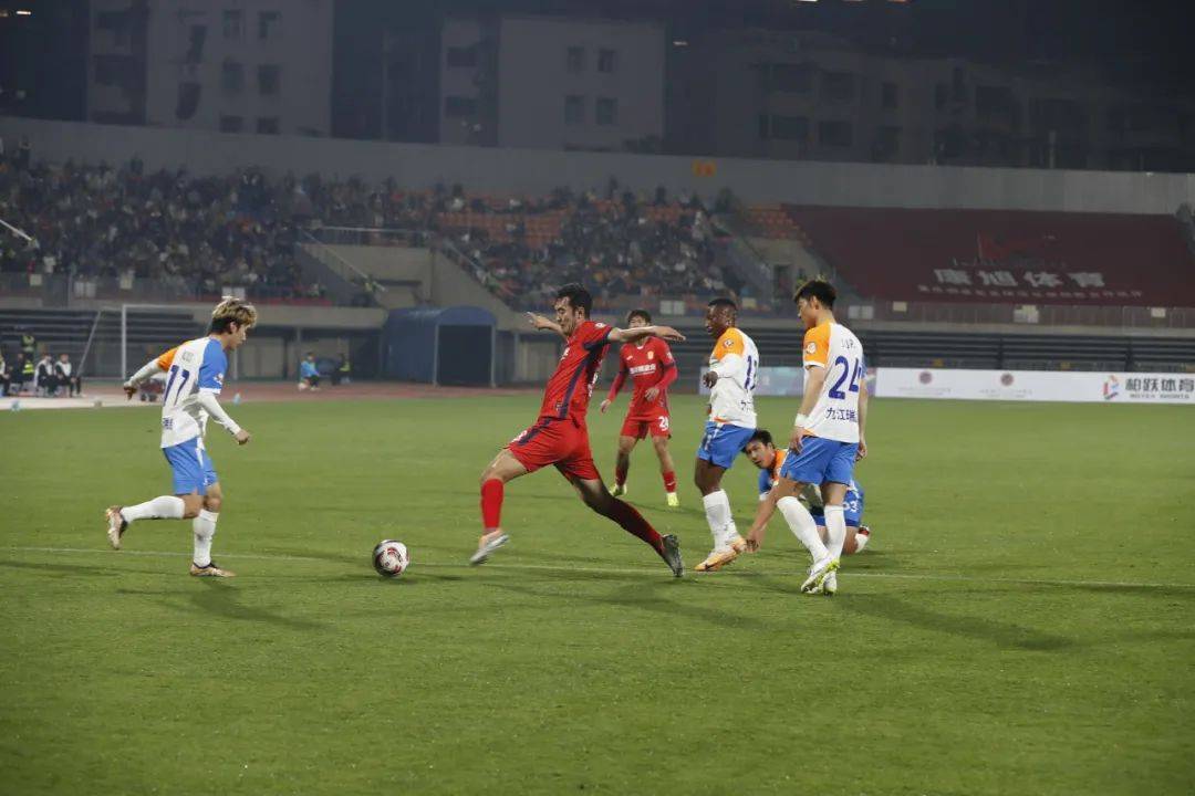 关于热门球队备战大赛，士气高涨迎战对手的信息