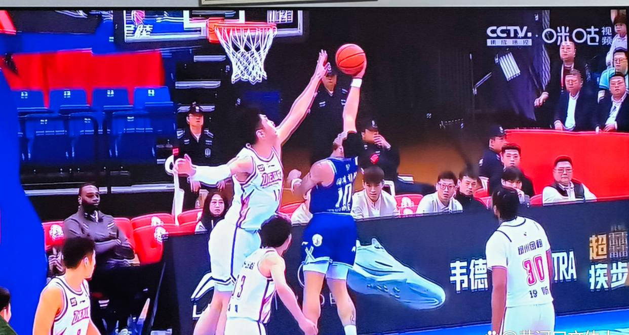 浙江男篮硬战取胜，成功挺进